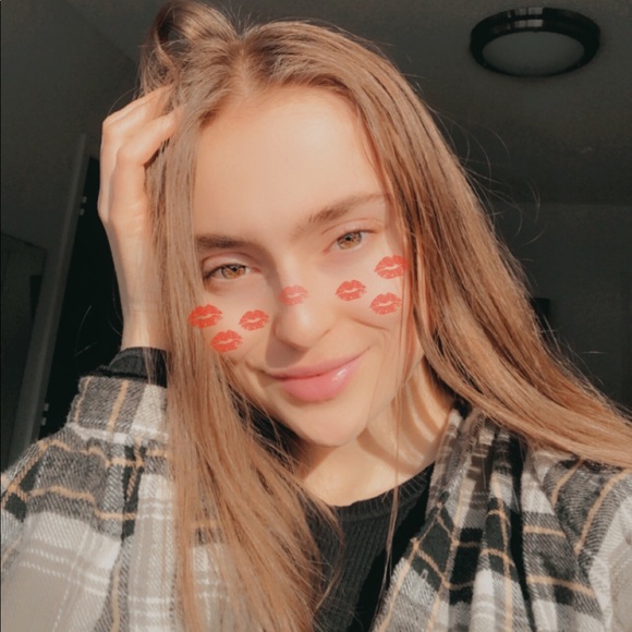 Meet your Posher, Brooklynn - Picture 1 of 2